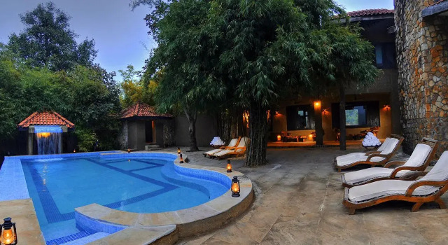 Pugdundee Safaris - Kanha Earth Lodge