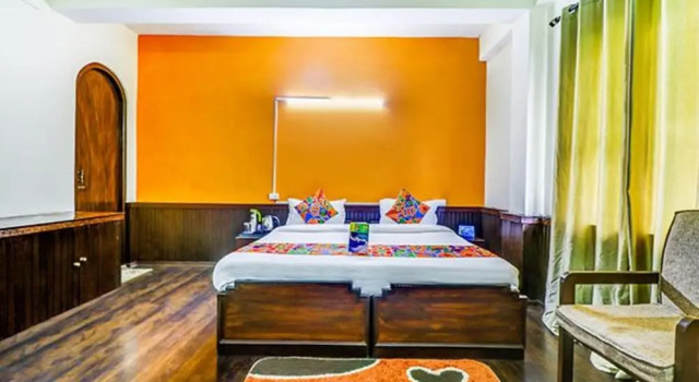 Номер Executive FabHotel Oak Ridge Retreat