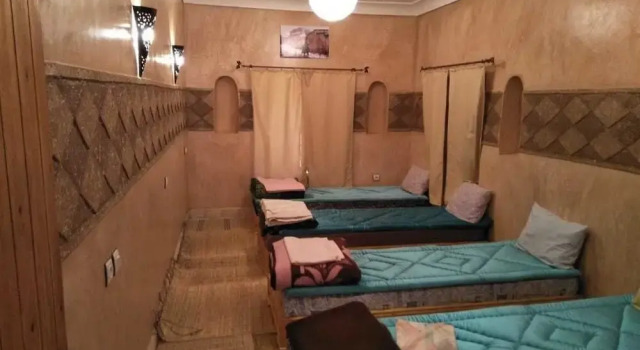 Кровать в общем номере Gite Paradis d'Ait Bouguemez - Hostel