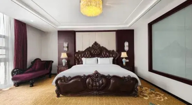 Люкс Presidential Phoenix Lake International Hotel