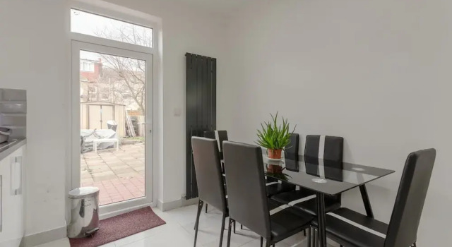 3 Bedroom House In Tooting With Garden, Забронировать Дом для отпуска Виллы Большого Лондона, Вилла