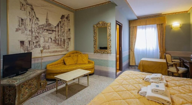 Hotel I Portici, Book Hotel Hotels in Arezzo with a Pool, Swimming Pool