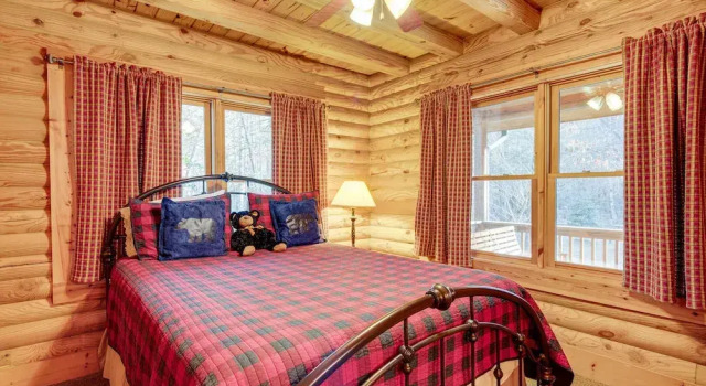 Pet-friendly Cabin w/ Loft: 5 Mi to Lake Lure!
