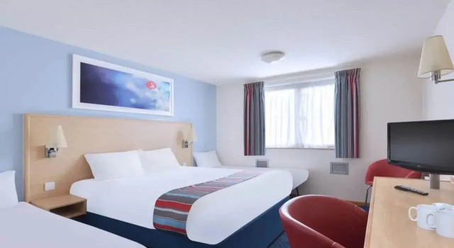 Travelodge Perth Broxden Junction, Book Hotel Hotels in Perth with Parking, Parking