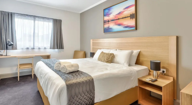 Двухместный номер Deluxe Meridian Hotel Hurstville