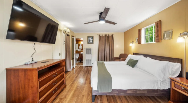 Номер Comfort CedarWood Inn