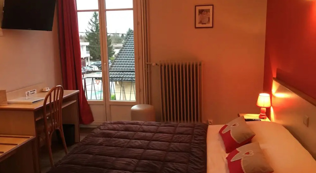 Семейный номер Standard с балконом "Contact Hôtel" Le Saint Rémy - Chalon Sud