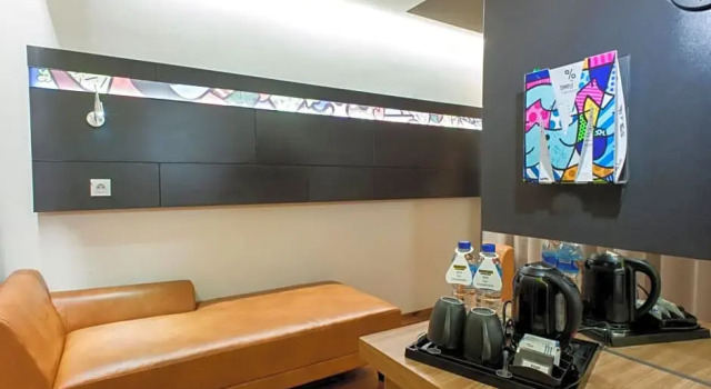 Junior-Suite MaxOneHotels at Dharmahusada Surabaya