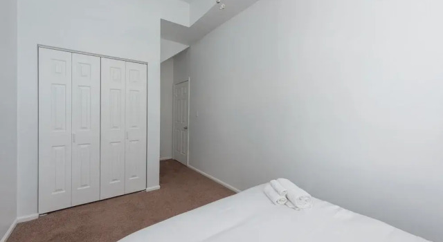 Apts at S 8th by NamaStay, Book Hotel Saint Louis Missouri