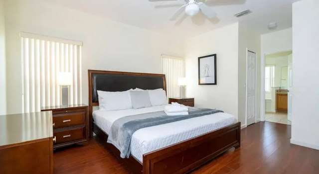 Amazing 6 Bedrooms With Pool, Rezerwuj Dom wakacyjny Hotele w Kissimmee z parkingiem, Parking