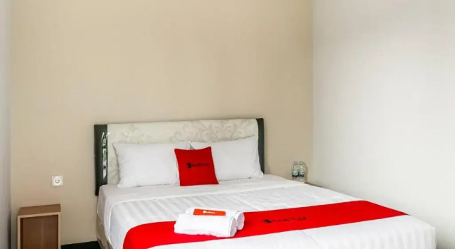 RedDoorz near Puri Indah Lippo Mall 2, Book Hotel Jakarta Jakarta Province