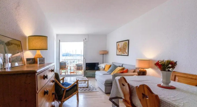 Charming studio with balcony and sea view in Sanary-sur-Mer - Welkeys