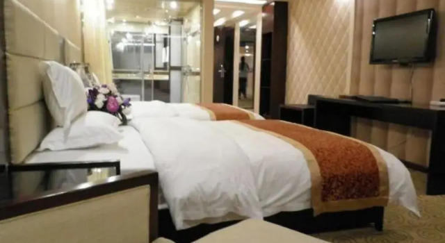 Zunhuang Holzd Ay Hotel, Забронировать Отель Отели Лунцюанььи 3 звезды, 3*