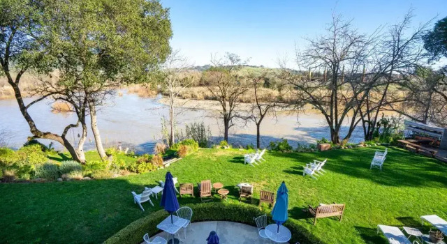 Люкс с видом на реку The River Belle Inn