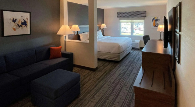 Comfort Inn & Suites, Varaa Hotelli  