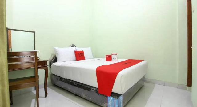 Двухместный номер Standard RedDoorz Plus near Taman Sari