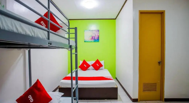 Люкс Deluxe OYO 814 Laurien's Budget Hotel