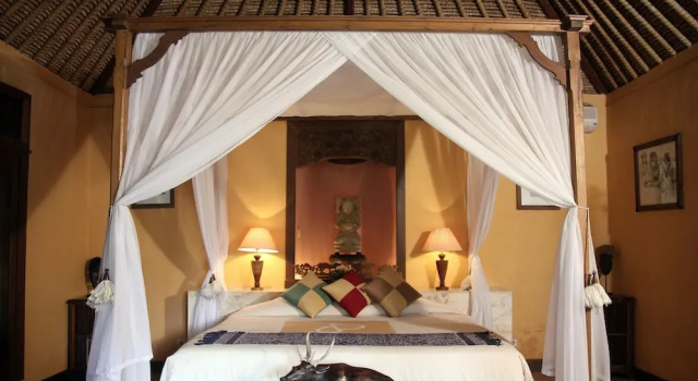Люкс с балконом Puri Taman Sari Resort