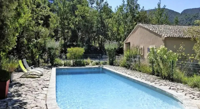 Menerbes Home With Private Pool, Rezerwuj Dom wakacyjny Hotele w Menerbes z basenem, Basen