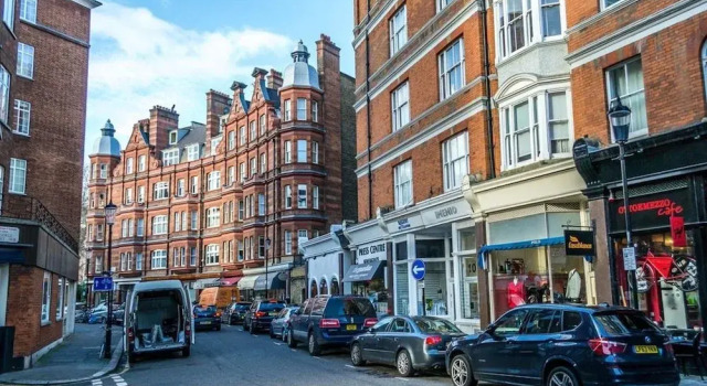 Luxury 1 Bed Apartment in Olympia Kensington