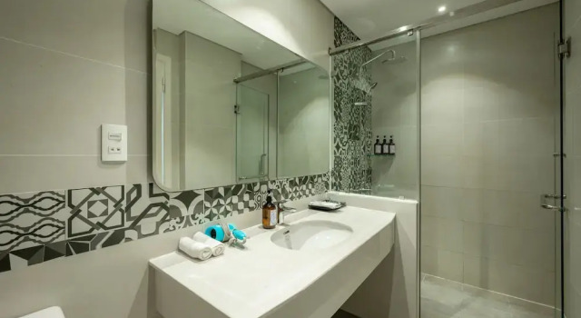 Четырёхместный номер Standard с балконом и с видом на город Haya Hotel Phu Quoc, Trademark Collection by Wyndham