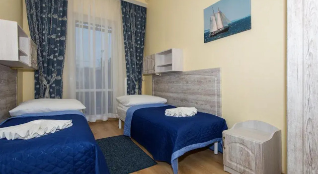 Четырёхместный семейный номер Standard с балконом Villa Casteria