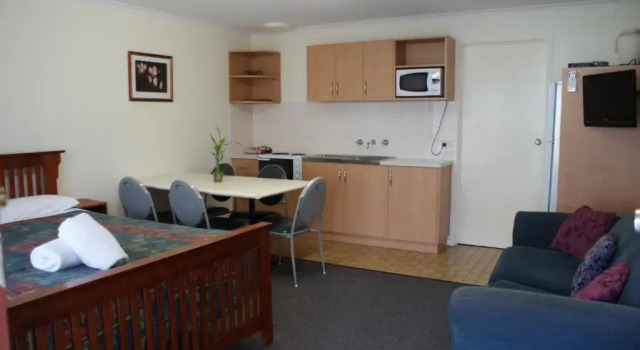 Апартаменты Warrnambool Motel and Holiday Park
