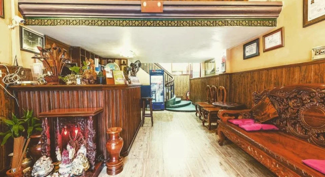 Lucky Ro Hotel & Restaurant