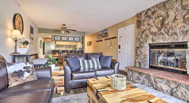 Cozy Mountain Fraser Condo w/ Pool & Hot Tub!