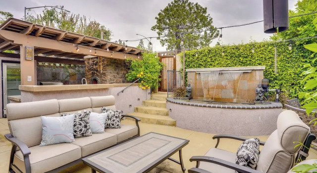 Коттедж Lovely Tustin Home w/ Outdoor Kitchen: 3 Mi to Zoo