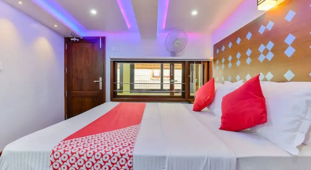 OYO 22759 Houseboat Luxury Smart Gold 6 BHK