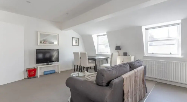 Bright & Airy 1 Bedroom Apartment in Central London