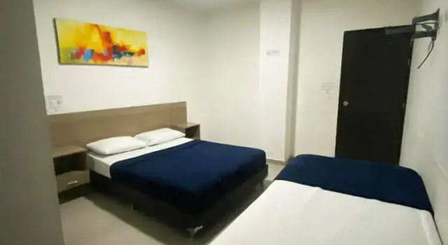 Трёхместный номер Standard Hotel America 52