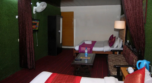 Hotel Kausani Retreat