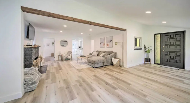 Bright & Airy Liberty Lake Abode w/ Backyard!, Book Vacation Home Liberty Lake Spokane Metropolitan Area