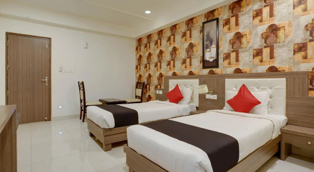 Capital O 49135 Sri Simran Park Hotel