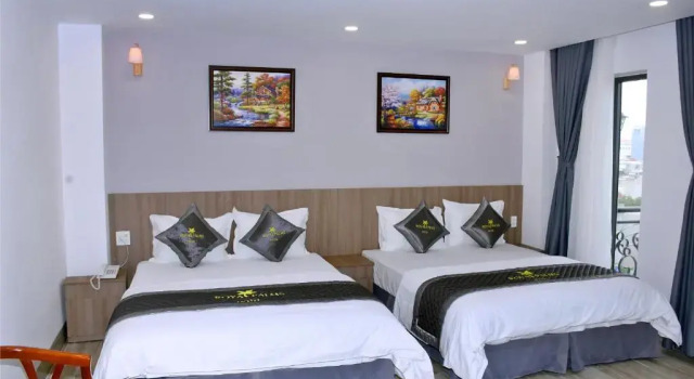 Четырёхместный номер Standard с балконом Royal Palms Hotel
