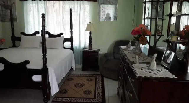 Suzette's Homestay, Prenota Bed & breakfast Lucea Hanover
