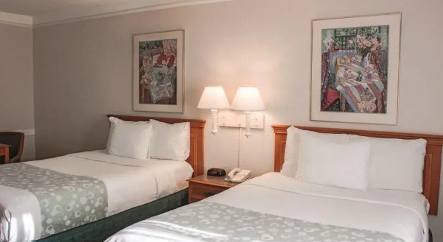 La Quinta Inn St. Louis Airport 714, Rezerwuj Hotel Hazelwood Missouri