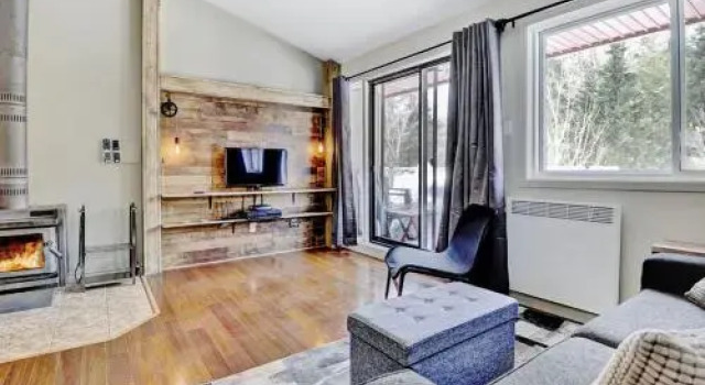 Chalet 20 Chemin des Adirondack, Book Chalet Hoteller i Stoneham med parkering, nær Stoneham Golf Club, Parkering