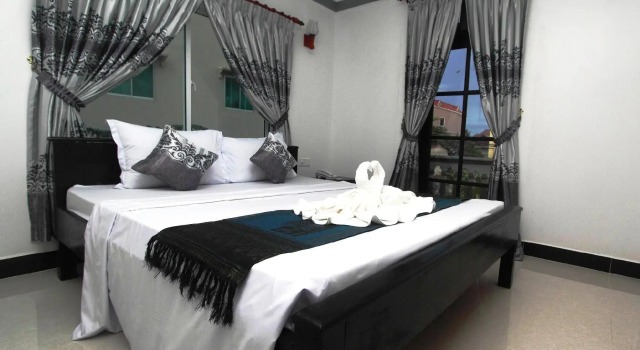 Номер Deluxe Parent Heritage Angkor Villa
