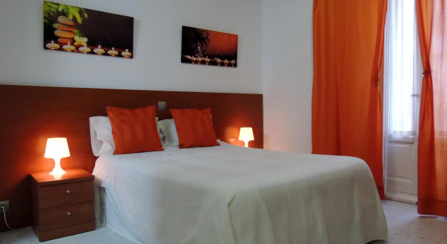 Hostal Cervantes, Забронировать Отель центр города Мадрид, рядом с Театр Монументал