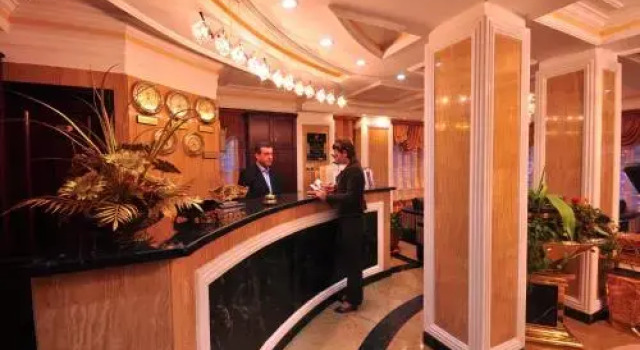 Hotel Arca lui Noe, Забронировать Отель Отели Синая с парковкой, рядом с Замок Пелеш, Парковка