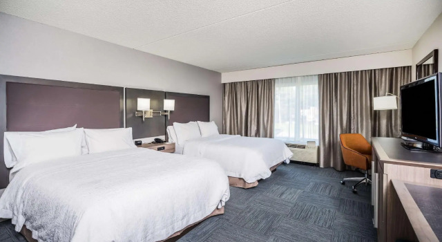 Четырёхместный номер Standard Hampton Inn Clifton Park