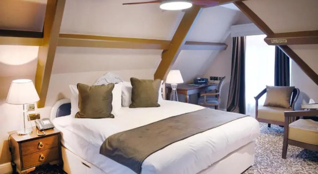 Номер Deluxe Warren House Hotel