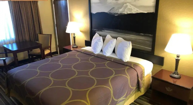 Одноместный номер Standard Super 8 by Wyndham Corning