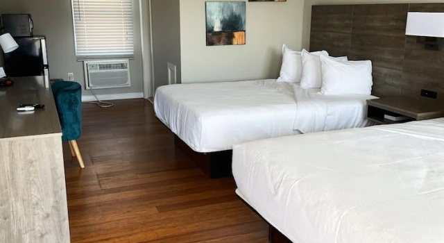 Четырёхместный номер Deluxe Kings Arms Motel