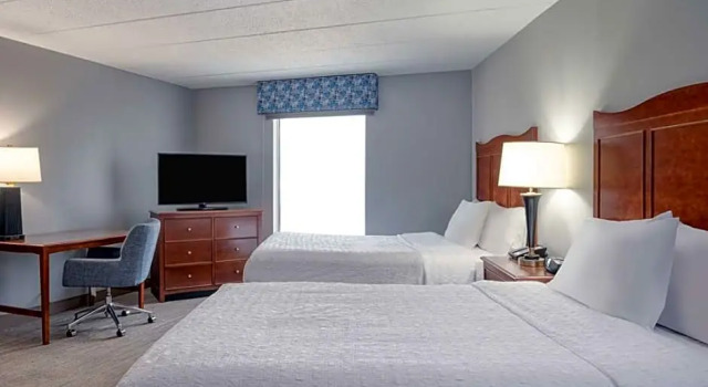Четырёхместный люкс c 1 комнатой Hampton Inn Baltimore/White Marsh