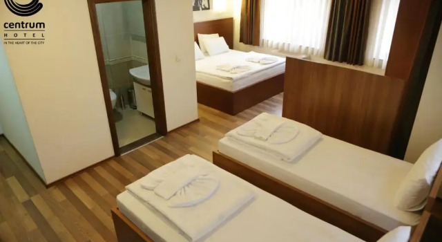 Четырёхместный номер Standard с балконом и с видом на город Hotel Centrum Prizren