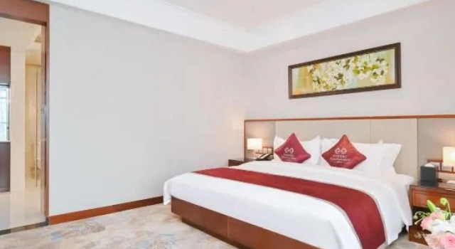 Люкс Deluxe Gloria Plaza Hotel Qingdao